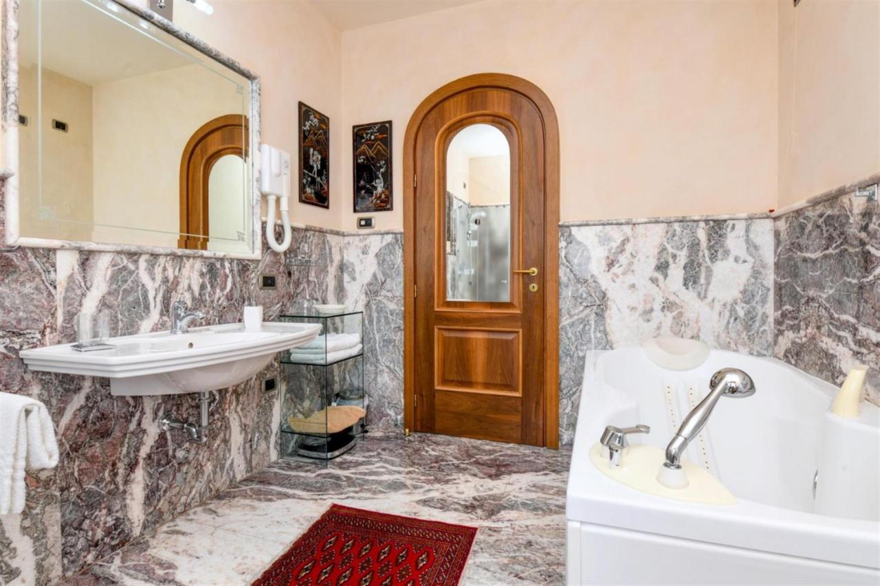 Private Luxury Villa With Pool Moniga del Garda Esterno foto